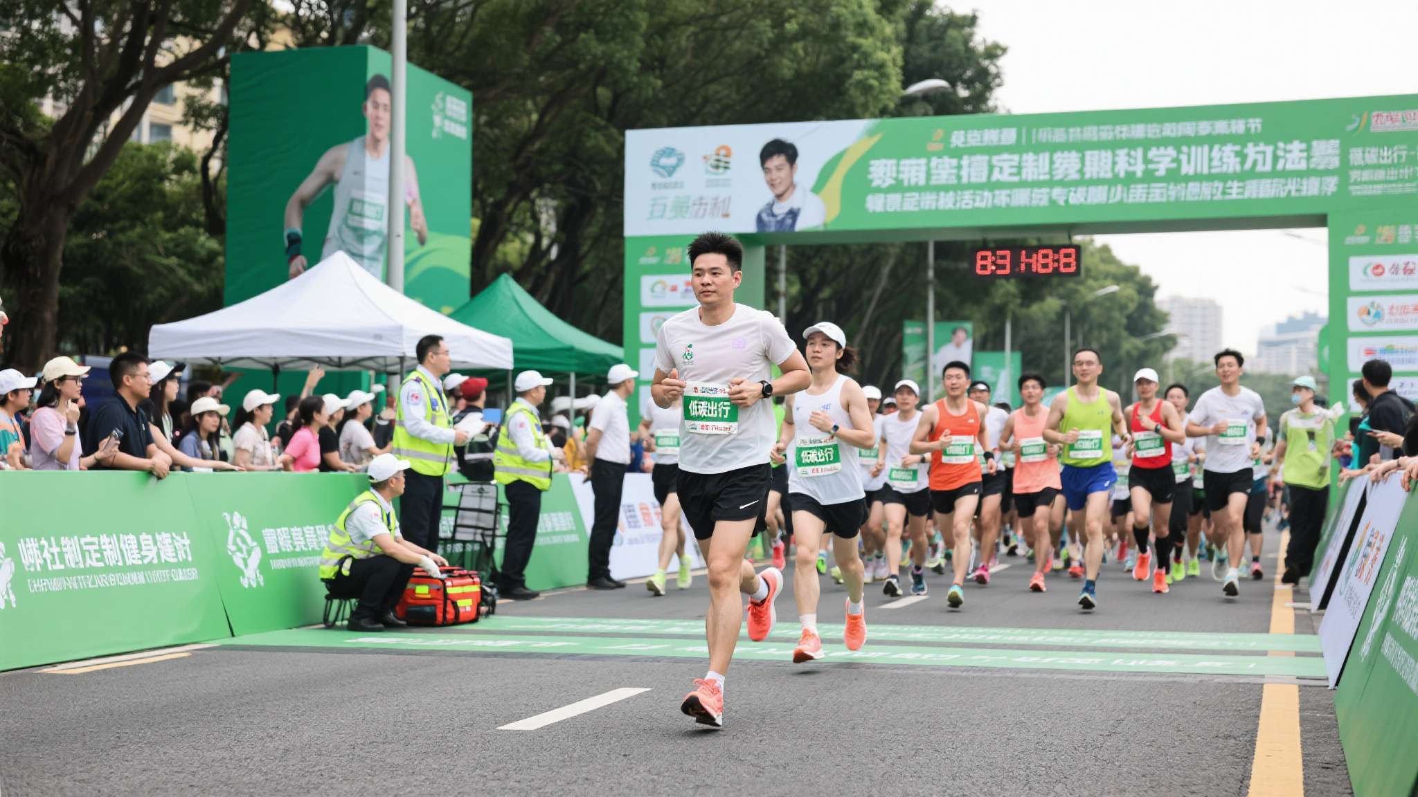 除了精英争霸，今年主办方着重强调普及科学训练方法及安全保障体系。例如事前定制体能